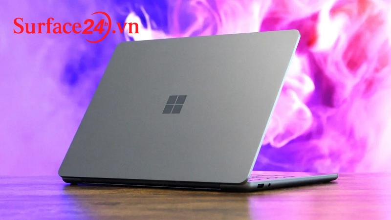 Surface Laptop 8 v&agrave;o khoảng m&ugrave;a thu, thời điểm thường rơi v&agrave;o th&aacute;ng 10.